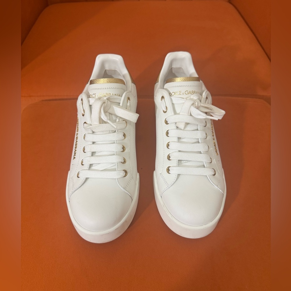 Dolce & Gabbana Sneakers. Classic’s for a 👑.